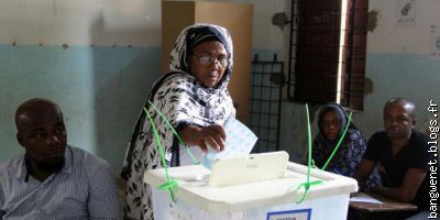 Une électrice à Moroni le 21 février 2016.  Ibrahim Youssouf / AFP